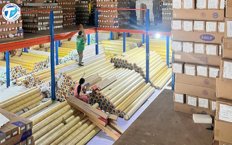 Kho hàng rộng hơn 2000m2 tại Hà Nội của Phát Triển Trung Việt